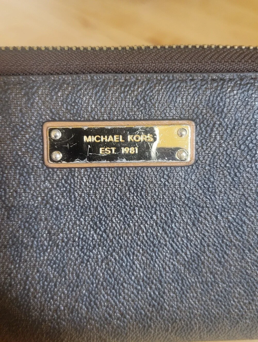 Michael Kors Women's Jet Set Travel Multifunction Phone Case Brown